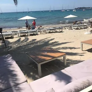 bandol-roc-beach-vue-mer-grand-t3-face-la-plage-avec-parking.fr-provencehotel.com/